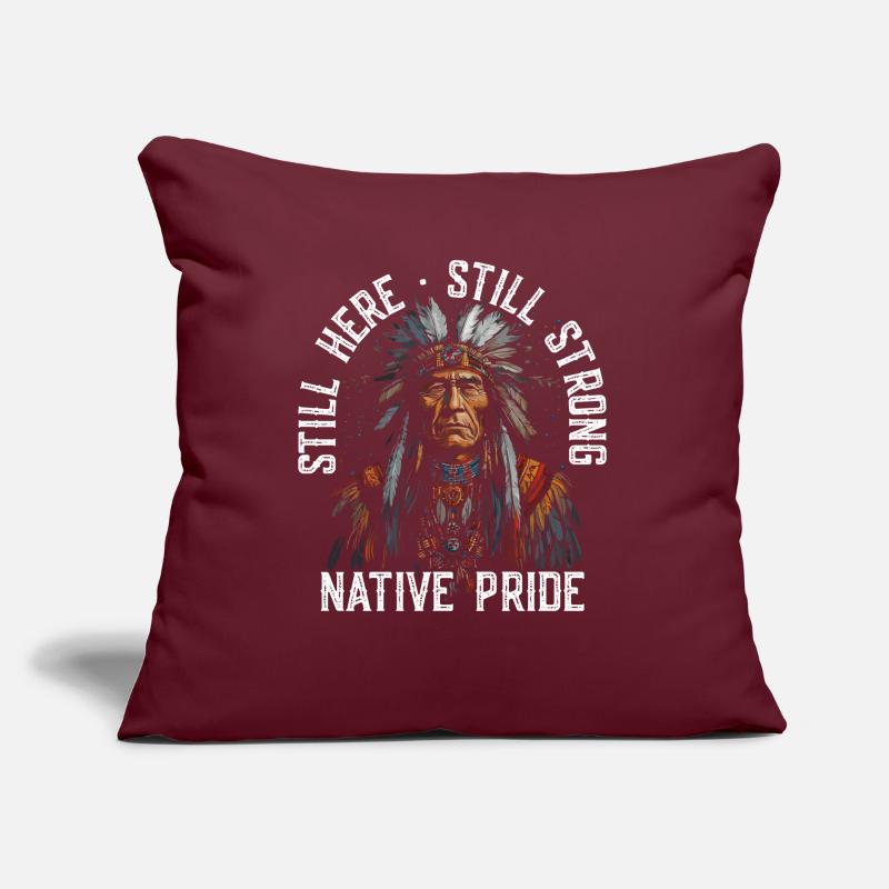 Still here, still strong, native pride Sofakissen mit Füllung 45 x 45 cm