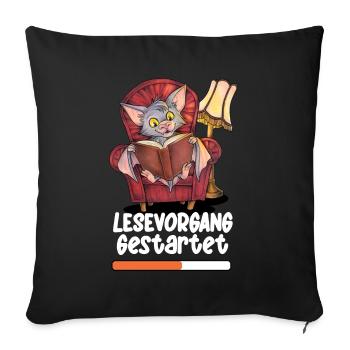 Lesevorgang gestartet Niedliche Lesende Fledermaus - Sofakissen mit Füllung 45 x 45 cm - Schwarz - Vorne