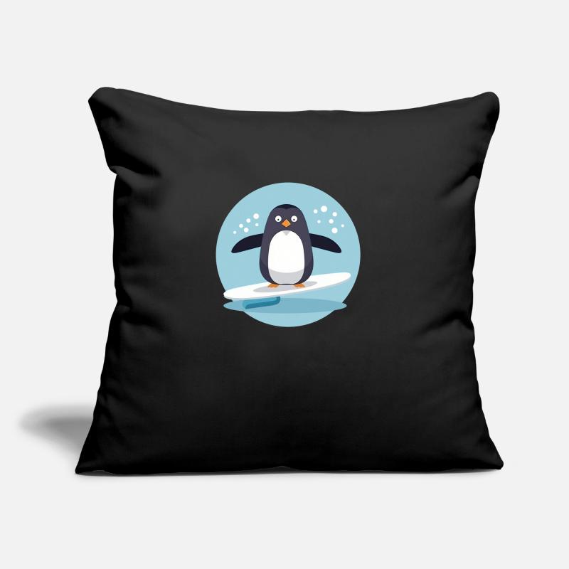 Süßer Surfender Pinguin auf einem Surfbrett Sofakissen mit Füllung 45 x 45 cm