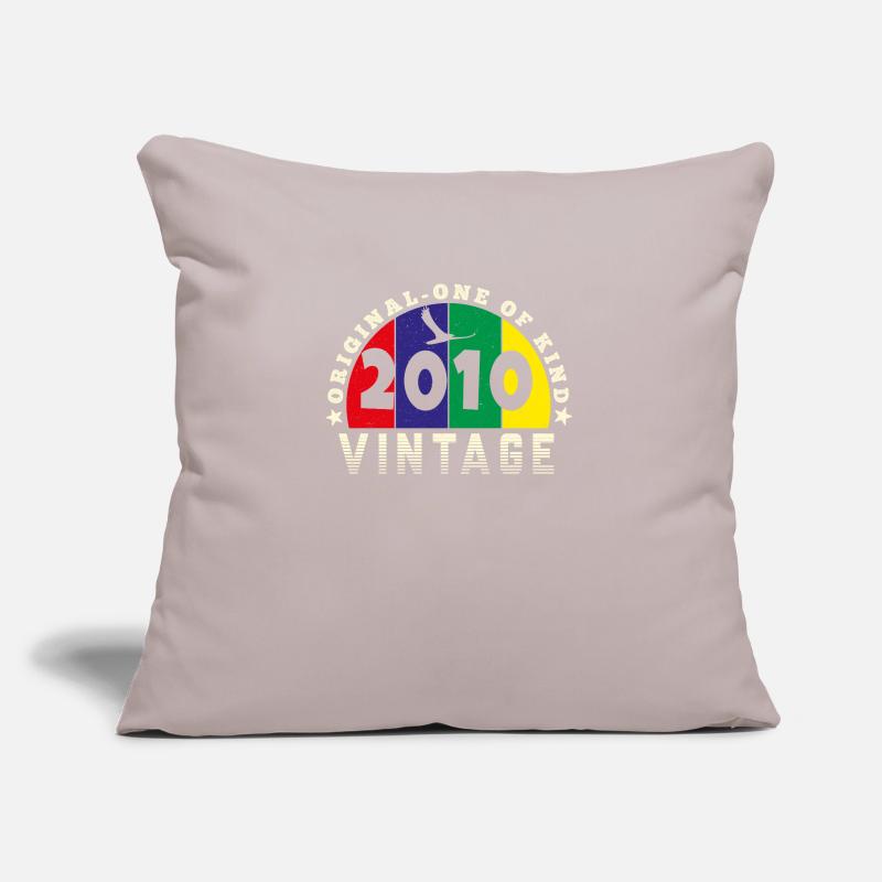 Vintage 2010 Retro - Bursdag Sofa pillow with filling 45cm x 45cm