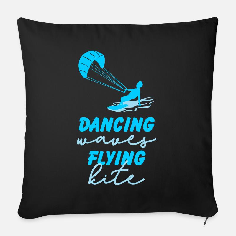 Dancing waves flying kite Kitesurfer Geschenk - Sofakissen mit Füllung 45 x 45 cm - Schwarz