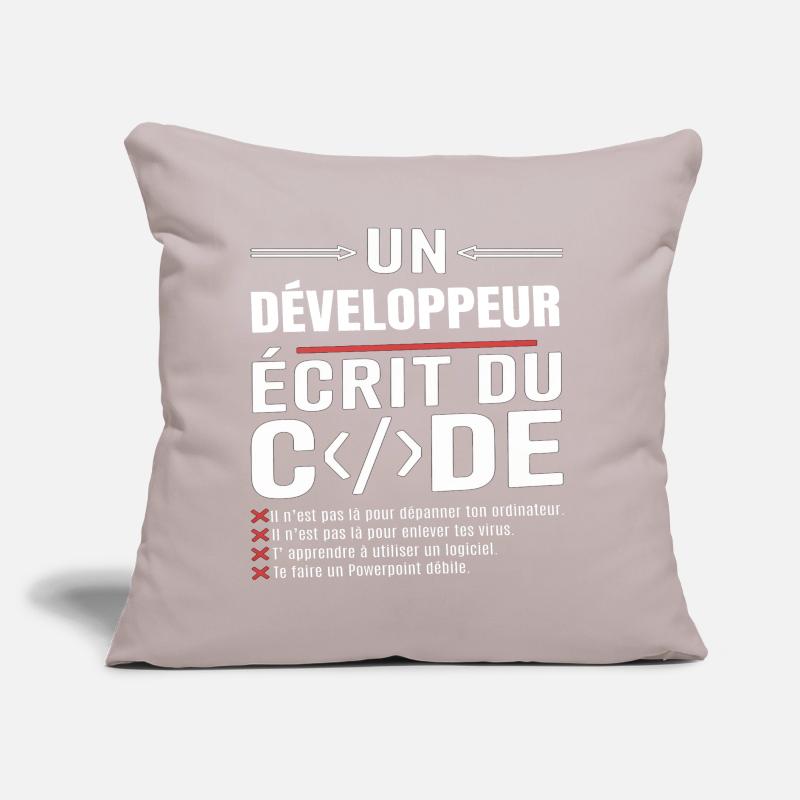 Un développeur écrit du code humour programmation Coussin et housse de 45 x 45 cm