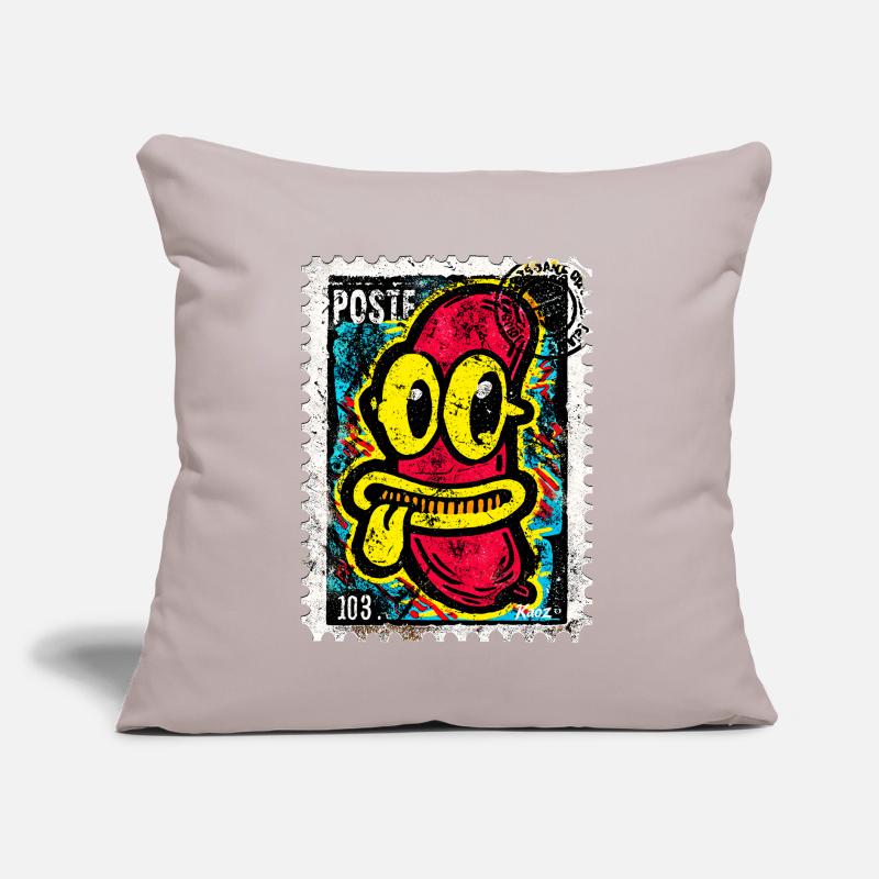 Freche Comic-Wurst mit Zunge auf Briefmarke Sofakissen mit Füllung 45 x 45 cm