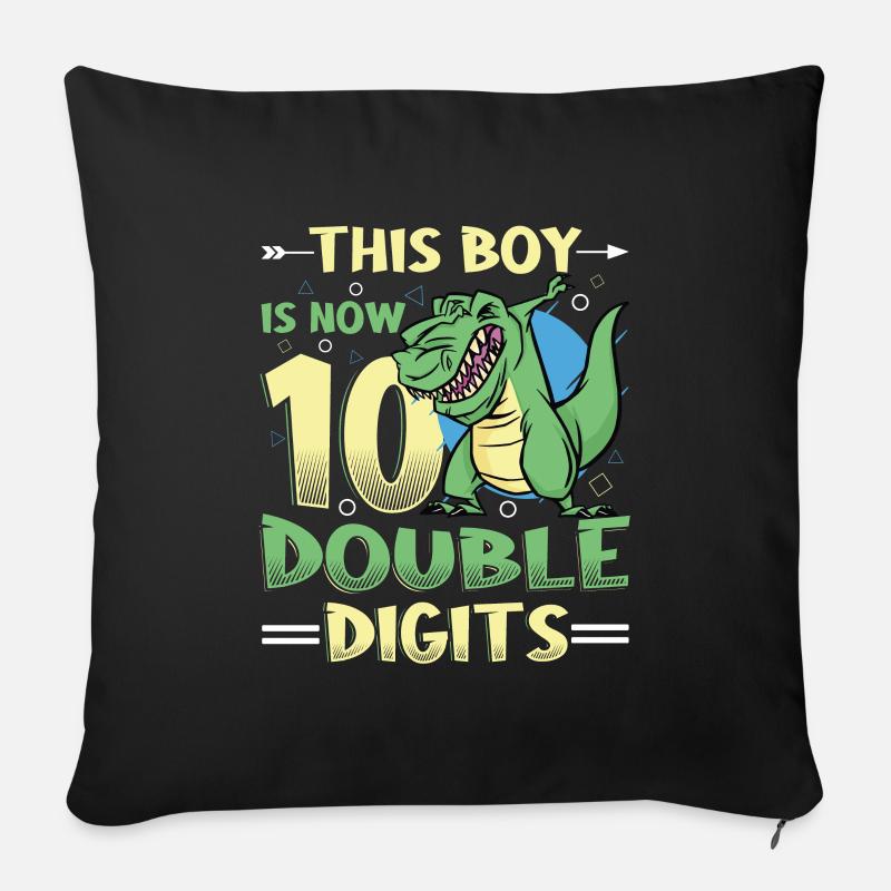 Ce garçon a maintenant 10 ans d’anniversaire à deux chiffres - Coussin et housse de 45 x 45 cm - noir