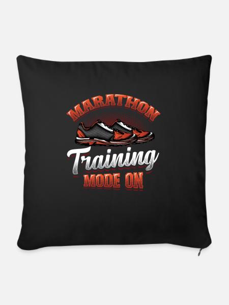 Marathon-Trainingsmodus, auf Marathon Runner - Sofakissen mit Füllung 45 x 45 cm - Schwarz