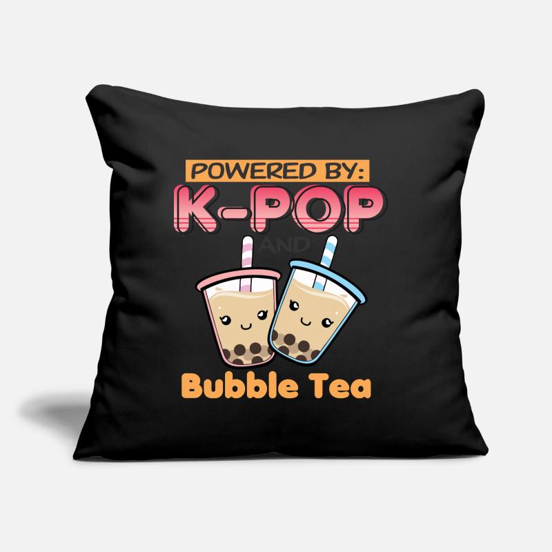 Propulsé par K-Pop et Bubble Tea Coussin et housse de 45 x 45 cm
