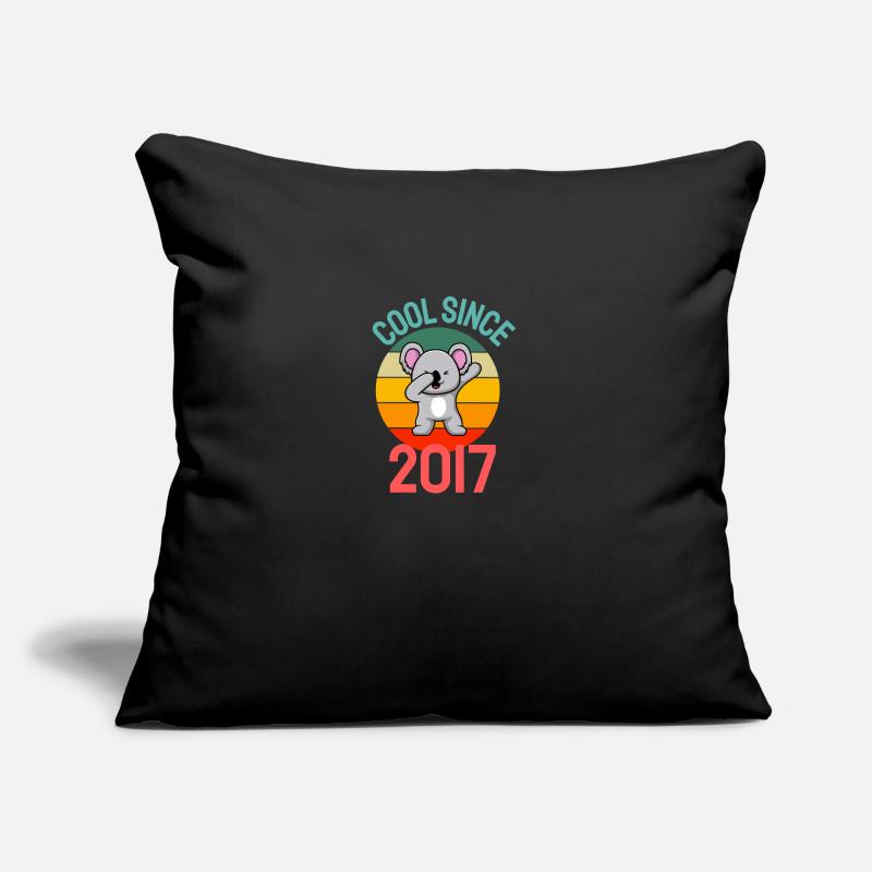 Cool seit 2017 Retro Dabbing Koala 5. Geburtstag Sofakissen mit Füllung 45 x 45 cm