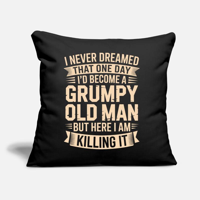 Grumpy Old Man Killing It Coussin et housse de 45 x 45 cm