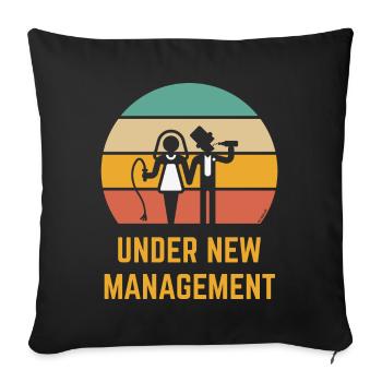 Under New Management (Peitsche / Bier / Sunset) - Sofakissen mit Füllung 45 x 45 cm - Schwarz - Vorne