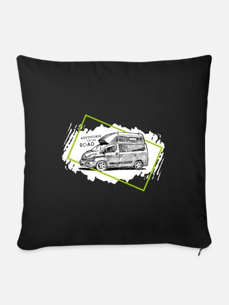 Camper Van - Adventurer on the Road - Sofakissen mit Füllung 45 x 45 cm - Schwarz