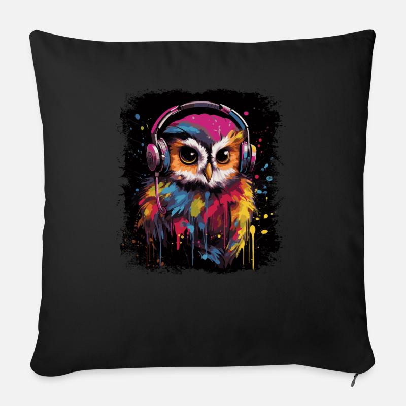 Lustige Eule hört Musik über Kopfhörer - Sofakissen mit Füllung 45 x 45 cm - Schwarz
