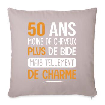 50 ans plus de charme cadeau anniversaire 50 ans - Coussin et housse de 45 x 45 cm - taupe clair - Devant