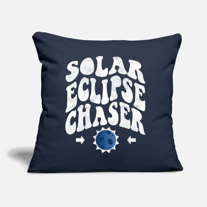 Solar eclipse chaser weiss Sofakissen mit Füllung 45 x 45 cm