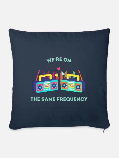 We’re on the same frequency - Sofakissen mit Füllung 45 x 45 cm - Navy