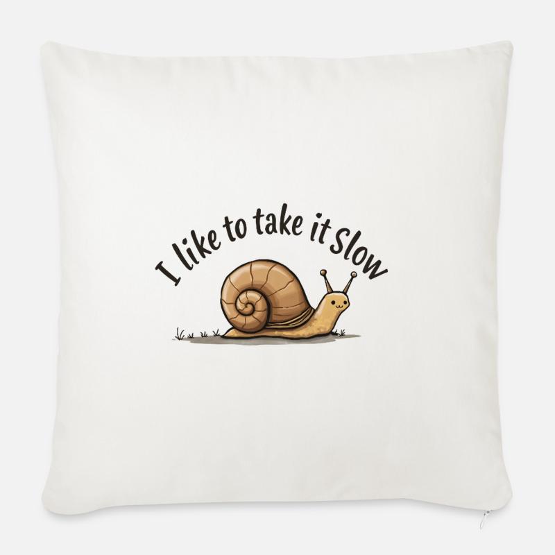 Langsame Schnecke „Nimm es langsam“ - Sofakissen mit Füllung 45 x 45 cm - Naturweiß 