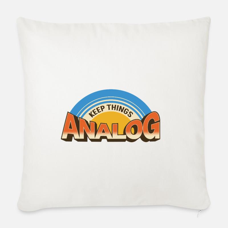 Keep Things Analog – Retro Tech-Statement - Sofakissen mit Füllung 45 x 45 cm - Naturweiß 