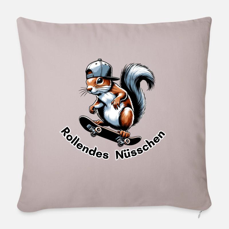 Rollendes Nüsschen Eichhörnchen Skateboard - Sofakissen mit Füllung 45 x 45 cm - helles Taupe