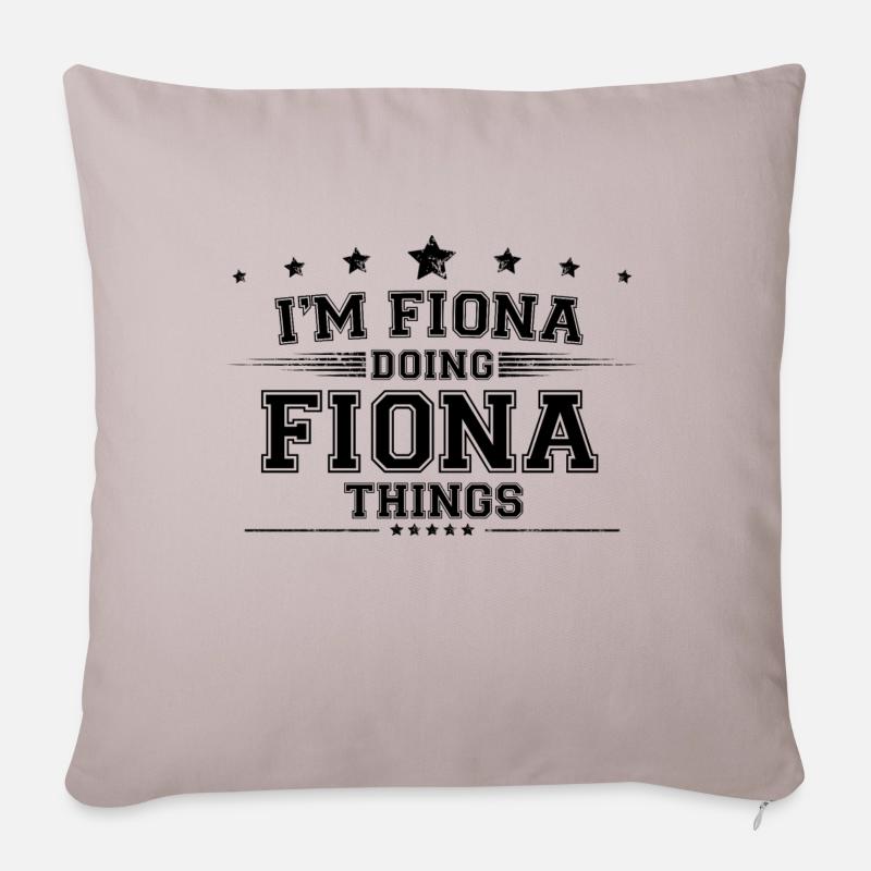 Ich bin Fiona, die Fiona-Dinge macht - Sofakissen mit Füllung 45 x 45 cm - helles Taupe