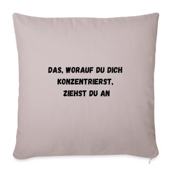 Das worauf du dich konzentrierst ziehst du an - Sofakissen mit Füllung 45 x 45 cm - helles Taupe - Vorne
