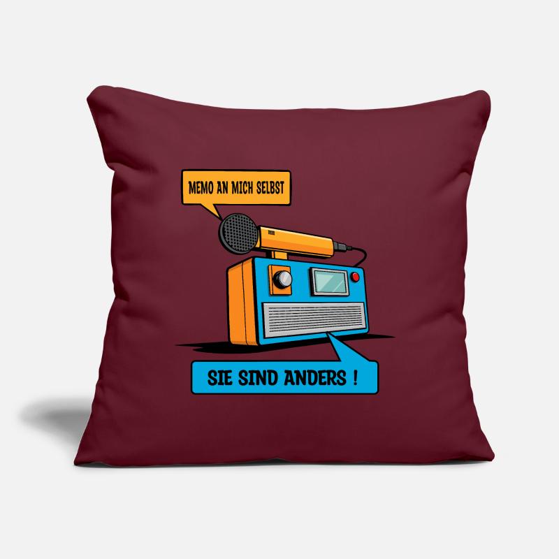 Ils sont différents ! Coussin et housse de 45 x 45 cm