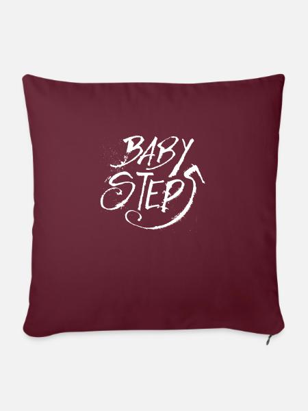 Baby Steps weiss - Sofakissen mit Füllung 45 x 45 cm - Burgunderrot