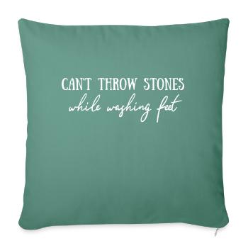 Can't Throw Stones While Washing Feet, Bible Verse - Coussin et housse de 45 x 45 cm - vert sapin - Devant