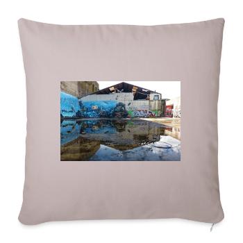 Urbane Reflexionen – Blaues Graffiti - Sofakissen mit Füllung 45 x 45 cm - helles Taupe - Vorne