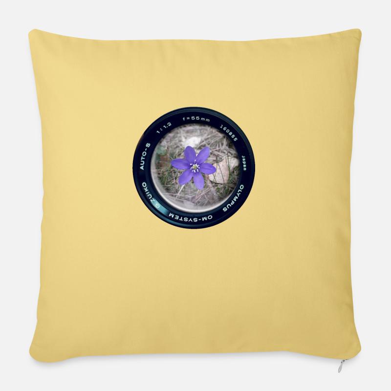 Fleur dans la lentille - Coussin et housse de 45 x 45 cm - jaune délavé