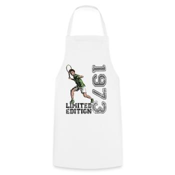 Édition limitée 1973 Tennis en édition limitée - Tablier de cuisine - blanc - Devant - AI Model Male 185 dark (185cm)