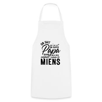 On sait qu'on est un super papa... - Cadeau père - Tablier de cuisine - blanc - Devant - AI Model Male 185 dark (185cm)