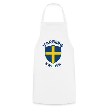 Varberg Sköld mit schwedischer Flagge - Kochschürze - Weiß - Vorne - AI Model Male 185 dark (185cm)