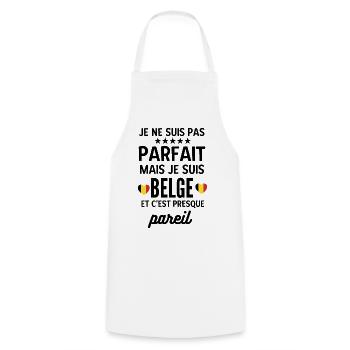 Cœur bicolore Minimal sur Noir belge  - Tablier de cuisine - blanc - Devant - AI Model Male 185 dark (185cm)