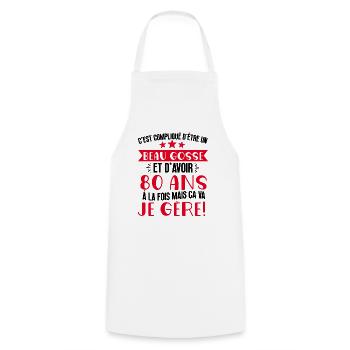 Beau gosse de 80 ans je gère cadeau anniversaire - Tablier de cuisine - blanc - Devant - AI Model Male 185 dark (185cm)