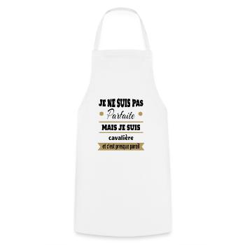 Cadeau pas parfaite mais cavalière cheval - Tablier de cuisine - blanc - Devant - AI Model Male 185 dark (185cm)