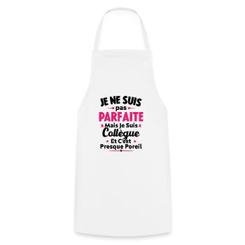 Pas parfaite mais je suis collègue - Tablier de cuisine - blanc - Devant - AI Model Male 185 dark (185cm)