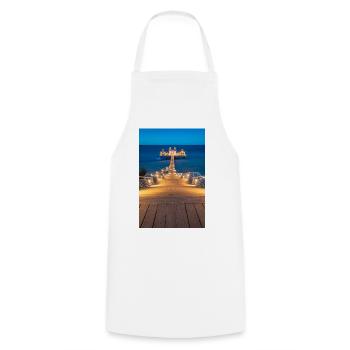 Quai à la plage de la mer Baltique - Tablier de cuisine - blanc - Devant - AI Model Male 185 dark (185cm)