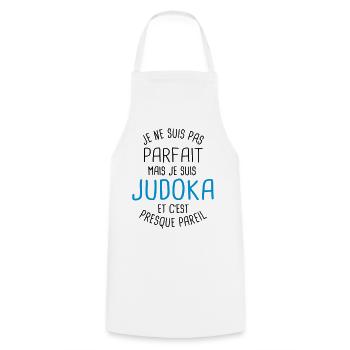 Pas parfait mais judoka - Tablier de cuisine - blanc - Devant - AI Model Male 185 dark (185cm)