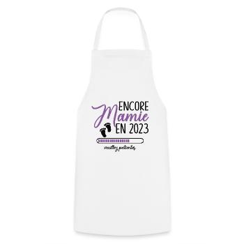 Encore Mamie 2023 Cadeau Future Grand Mère - Tablier de cuisine - blanc - Devant - AI Model Male 185 dark (185cm)