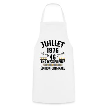 46 Ans Anniversaire Vintage Né(e) en Juillet 1976 - Tablier de cuisine - blanc - Devant - AI Model Male 185 dark (185cm)