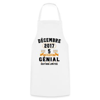 5 Ans Anniversaire Vintage Né(e) en Décembre 2017 - Tablier de cuisine - blanc - Devant - AI Model Male 185 dark (185cm)