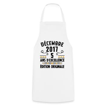 5 Ans Anniversaire Vintage Né(e) en Décembre 2017 - Tablier de cuisine - blanc - Devant - AI Model Male 185 dark (185cm)