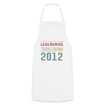 Légendaire Depuis Octobre 2012 Anniversaire - Tablier de cuisine - blanc - Devant - AI Model Male 185 dark (185cm)