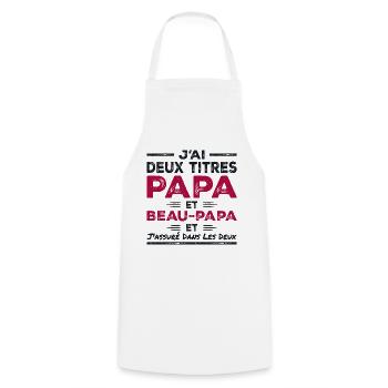 Ich habe zwei Titel: Papa und Stiefvater - Kochschürze - Weiß - Vorne - AI Model Male 185 dark (185cm)