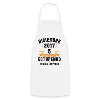 5 Ans Anniversaire Vintage Né(e) en Décembre 2017 - Tablier de cuisine - blanc - Devant - AI Model Male 185 dark (185cm)