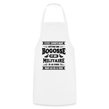 BOGOSSE ET MILITAIRE À LA FOIS - Tablier de cuisine - blanc - Devant - AI Model Male 185 dark (185cm)