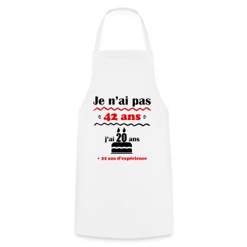 Je n'ai pas 42 ans : cadeau d'anniversaire 42 ans - Tablier de cuisine - blanc - Devant - AI Model Male 185 dark (185cm)