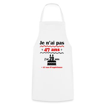 Je n'ai pas 47 ans : cadeau d'anniversaire 47 ans. - Tablier de cuisine - blanc - Devant - AI Model Male 185 dark (185cm)