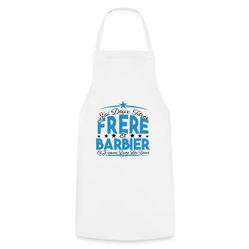 J'ai deux titres frère et Barbier. Cadeau frère. - Tablier de cuisine - blanc - Devant - AI Model Male 185 dark (185cm)