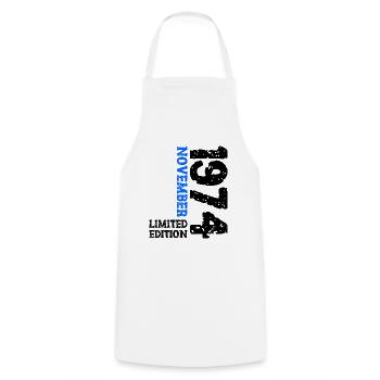 1974 novembre Limited Edition 49e anniversaire décoration - Tablier de cuisine - blanc - Devant - AI Model Male 185 dark (185cm)