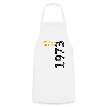 1973 édition limitée anniversaire cadeau femme mari - Tablier de cuisine - blanc - Devant - AI Model Male 185 dark (185cm)